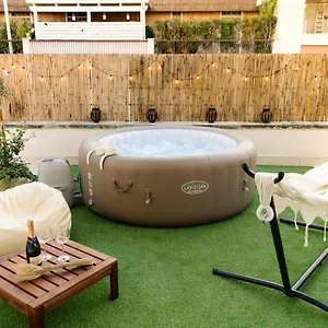 https://apulialux-penthouse-garden-con-spa-in-centro.barihotels.org
